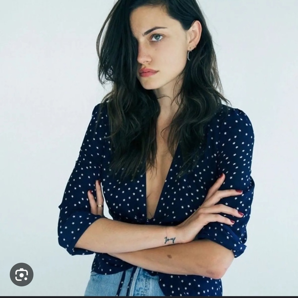 Réalisation Par Navy Star-Print Deep V Blouse